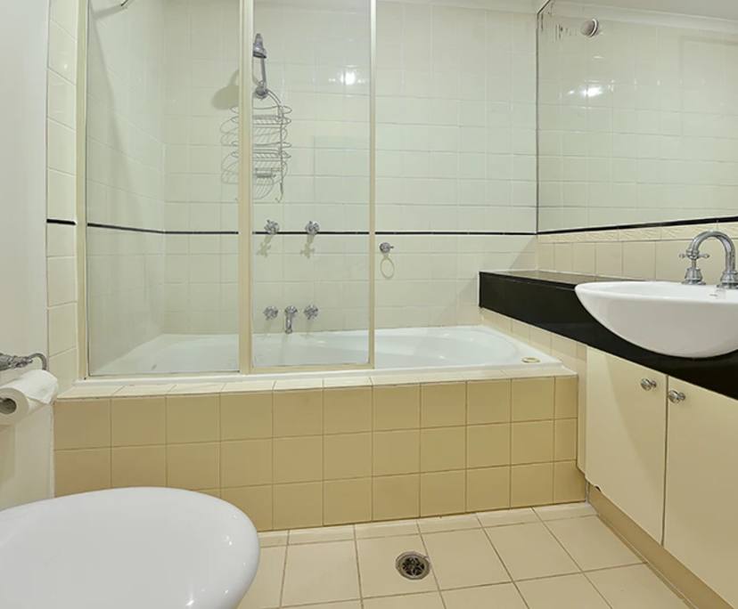 $1,060, Whole-property, 2 bathrooms, Melbourne VIC 3000