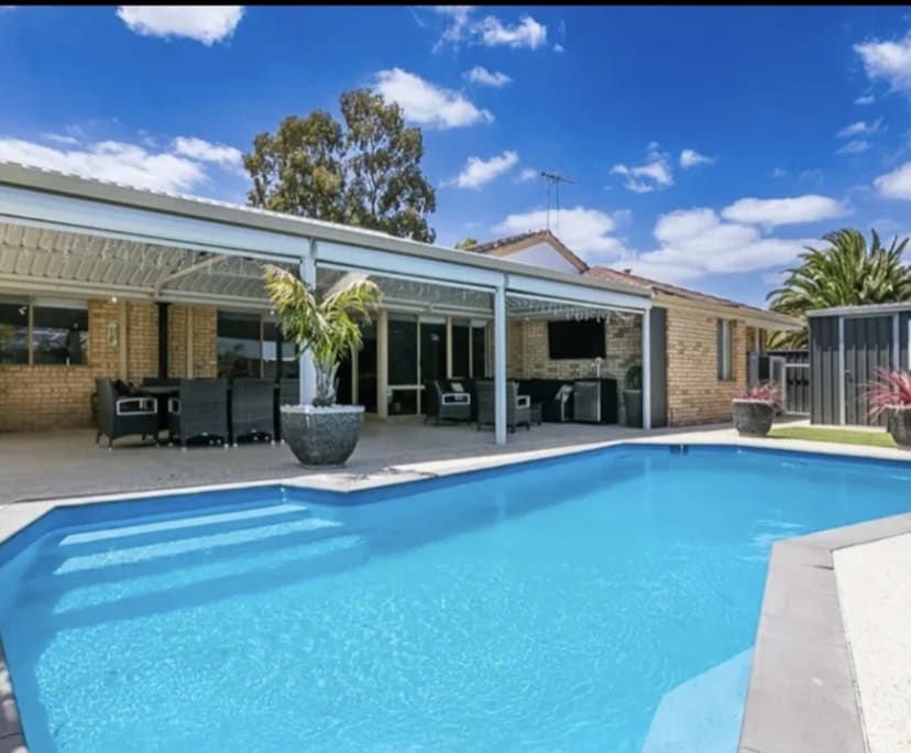 Whole property with 4 rooms for rent