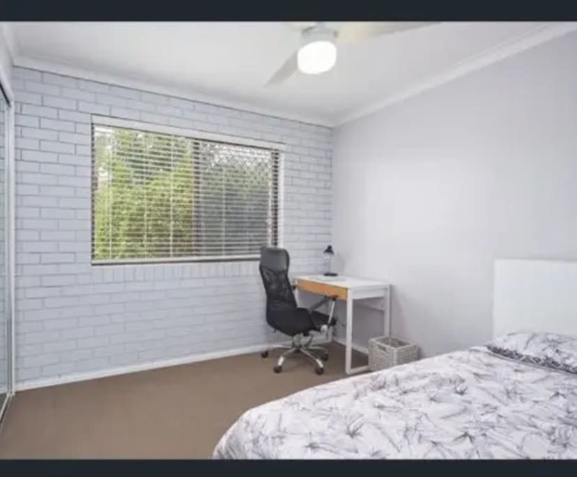 Furnished room in a flatshare