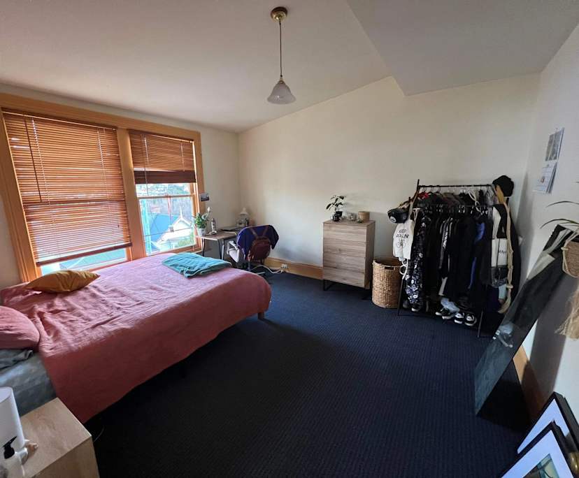 Room in a share house