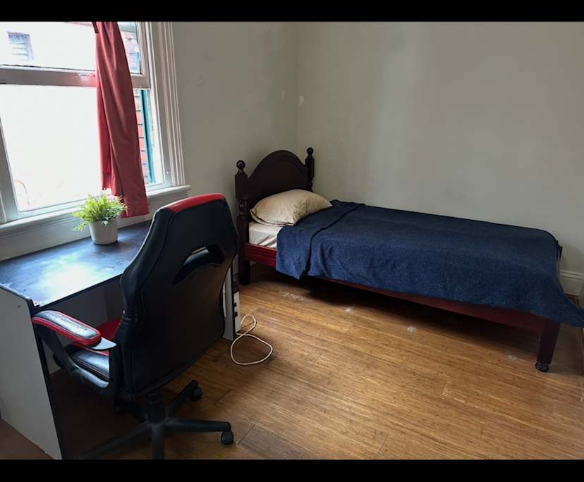 Furnished room in a flatshare