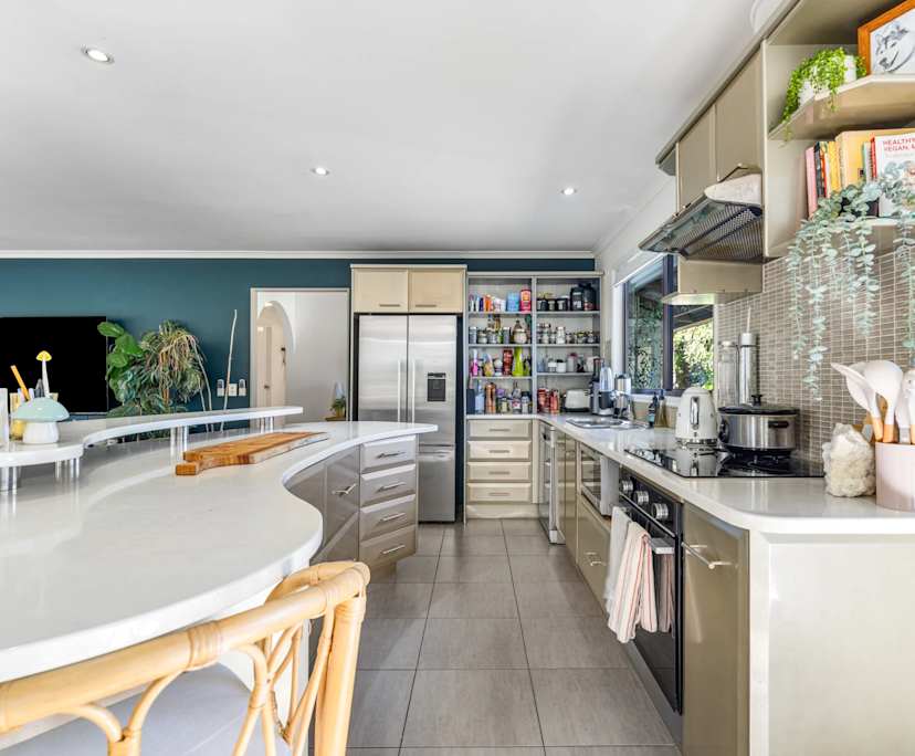 $1,100, Whole-property, 3 bathrooms, Little Mountain QLD 4551