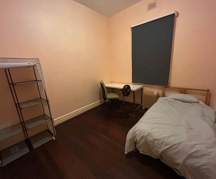 Room in a share house