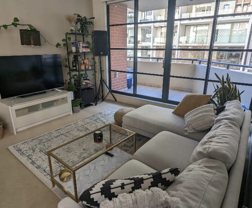 Furnished room with ensuite in a flatshare