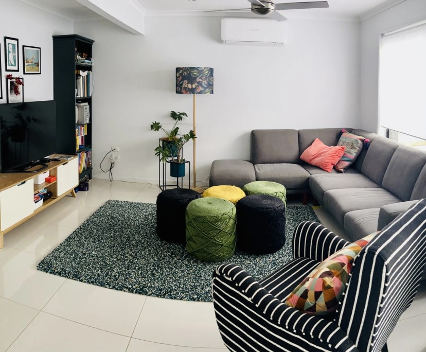 $300, Homestay, 2 bathrooms, Mansfield QLD 4122