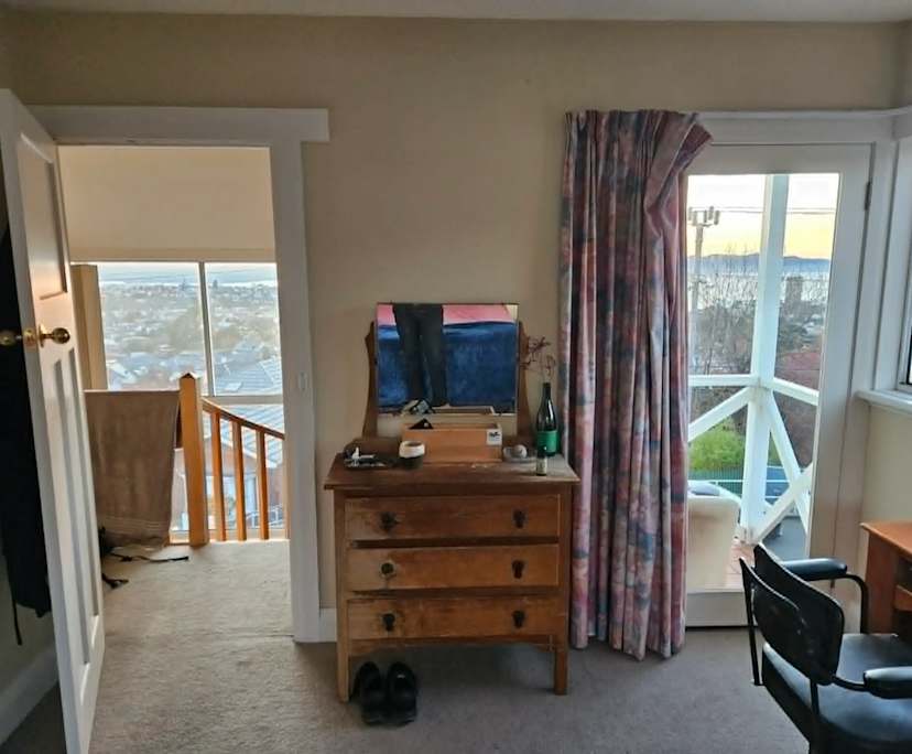 Room in a share house