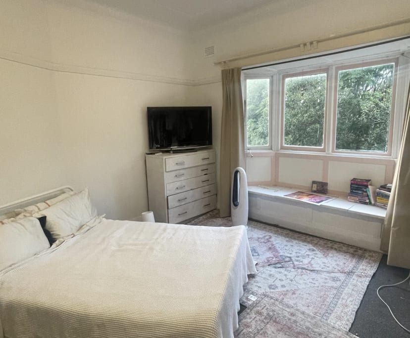 Furnished room in a flatshare