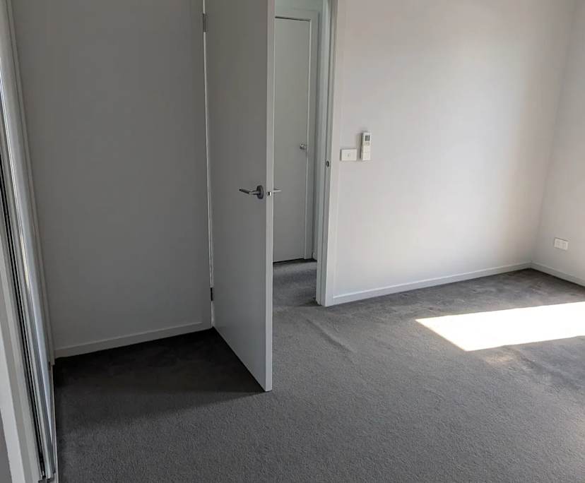 Unfurnished room with own bathroom