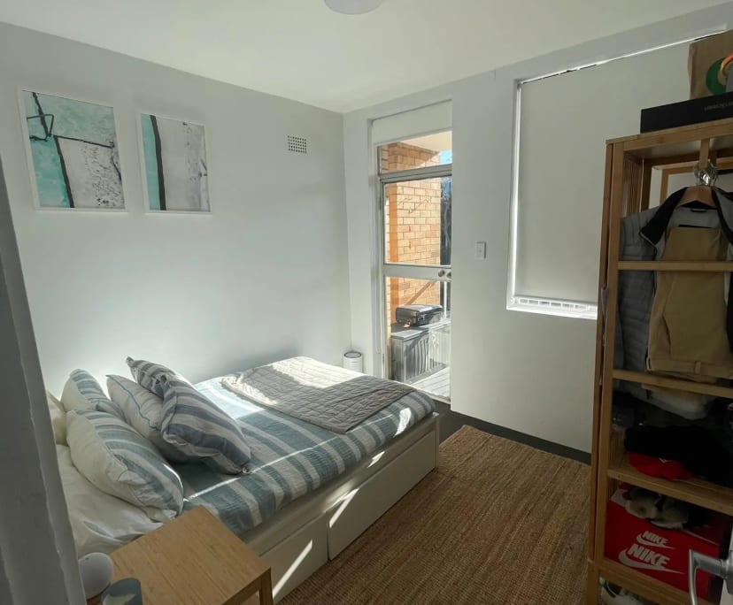 Furnished room in a flatshare