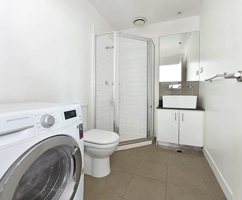 $750, 1-bed, 1 bathroom, Melbourne VIC 3000