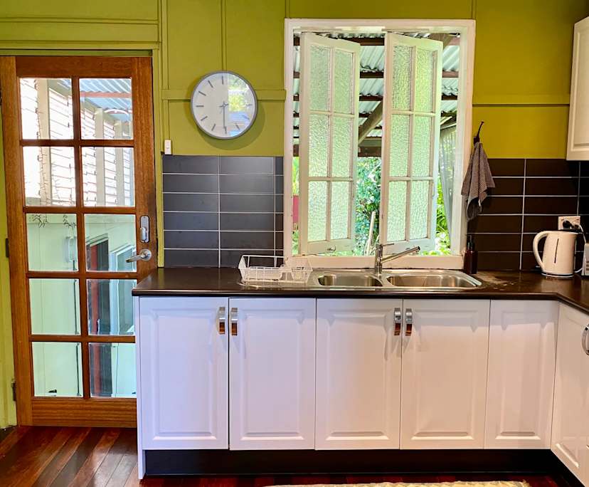 $300, Share-house, 4 bathrooms, Bungalow QLD 4870