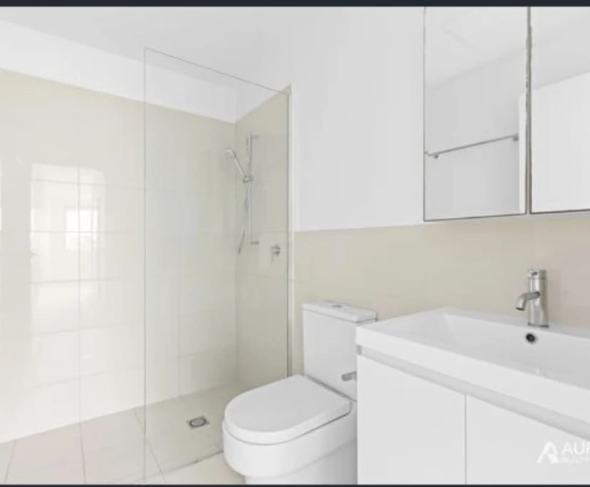 Unfurnished room with ensuite in a flatshare