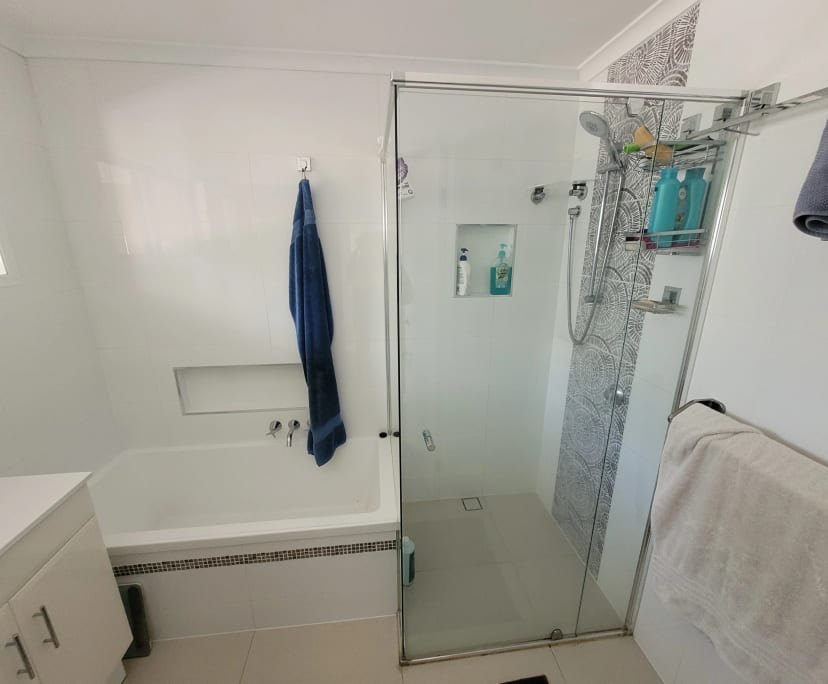 $320, Share-house, 3 bathrooms, Highland Park QLD 4211