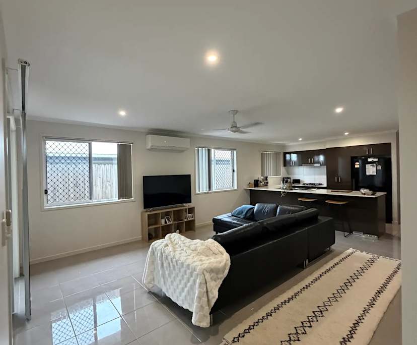 $330, Share-house, 3 bathrooms, Warner QLD 4500