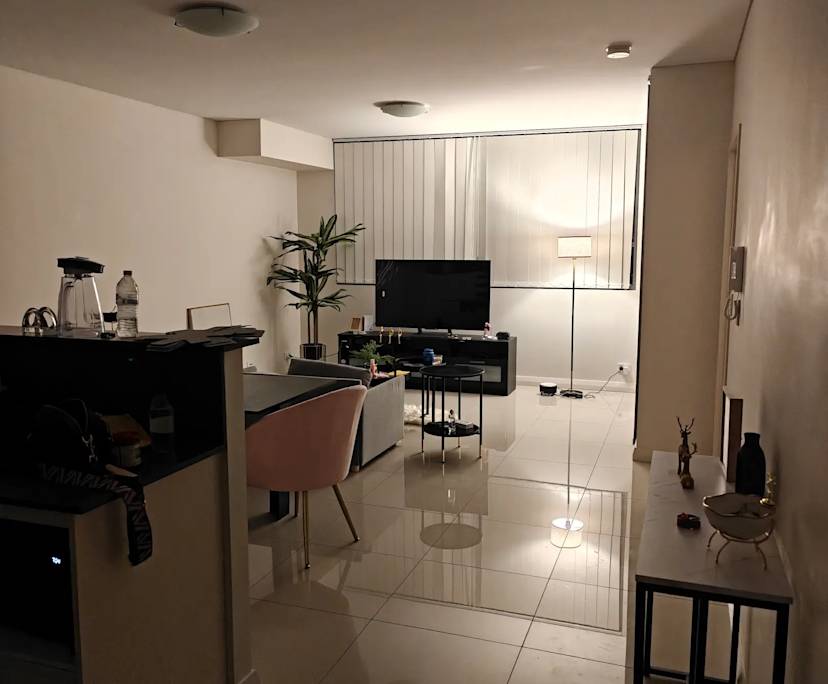 Unfurnished room with ensuite in a flatshare