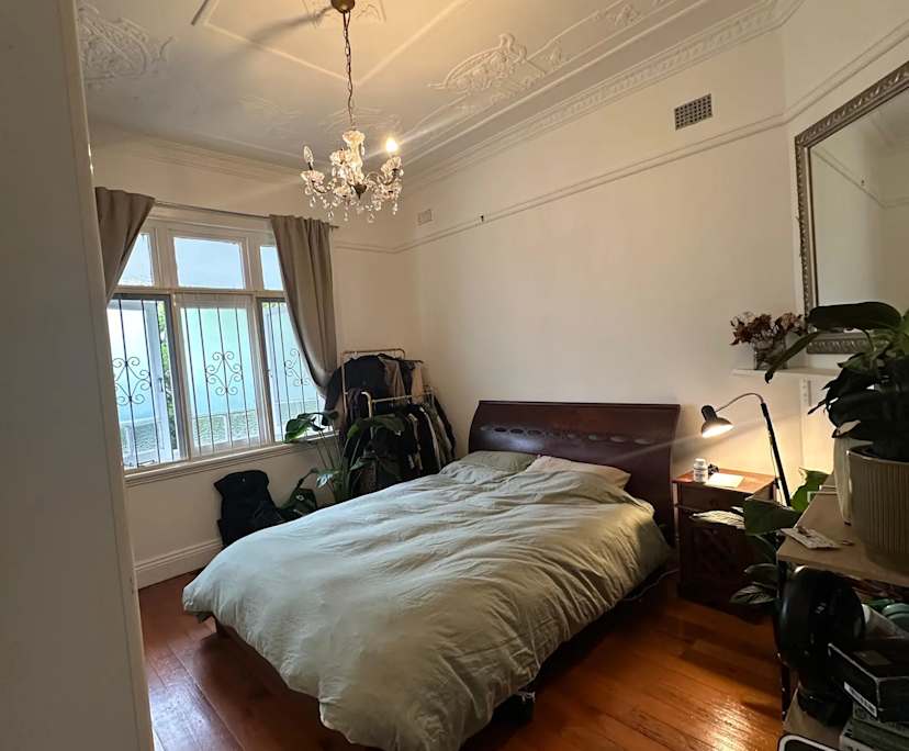 Furnished room in a share house