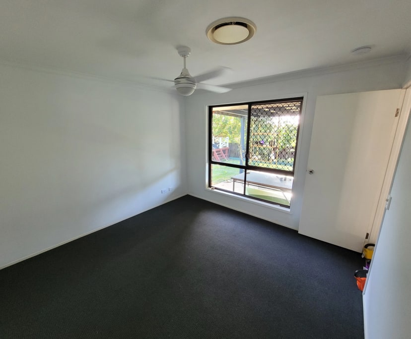 $320, Share-house, 3 bathrooms, Highland Park QLD 4211