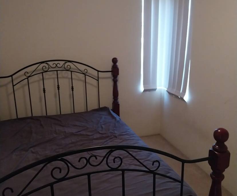 Furnished room in a flatshare