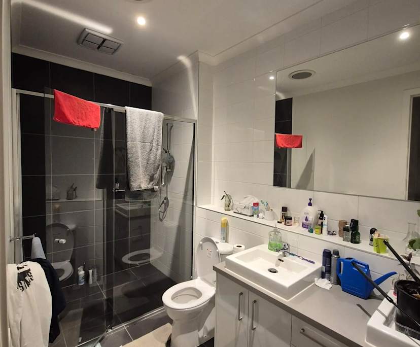 Furnished room with ensuite in a flatshare