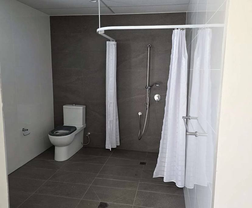 Unfurnished room with ensuite in a flatshare