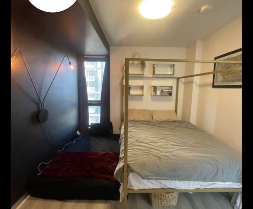 Furnished room in a flatshare
