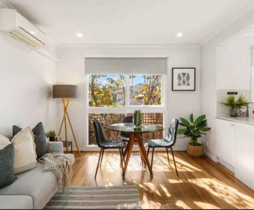 Furnished room in a flatshare