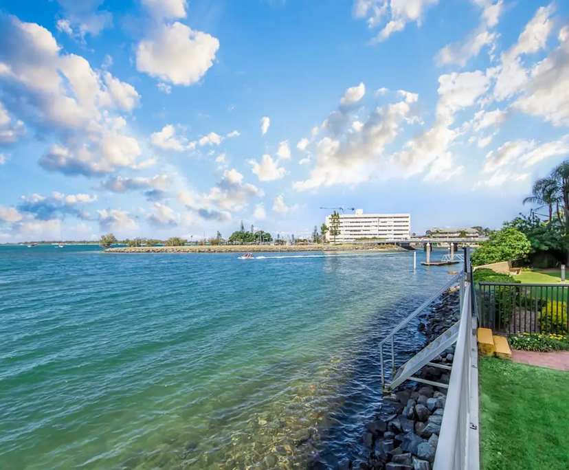 $350, Flatshare, 2 bathrooms, Runaway Bay QLD 4216