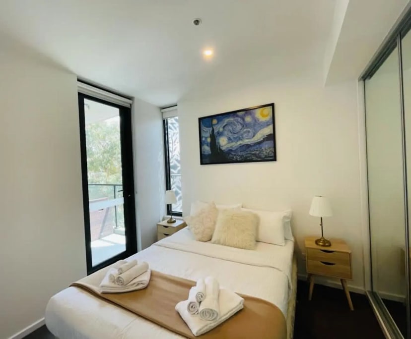 $950, Whole-property, 2 bathrooms, St Kilda VIC 3182