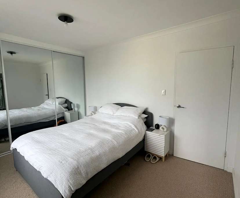 Furnished room with ensuite in a flatshare