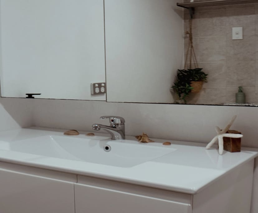 $1,300, Whole-property, 2 bathrooms, Coolangatta QLD 4225