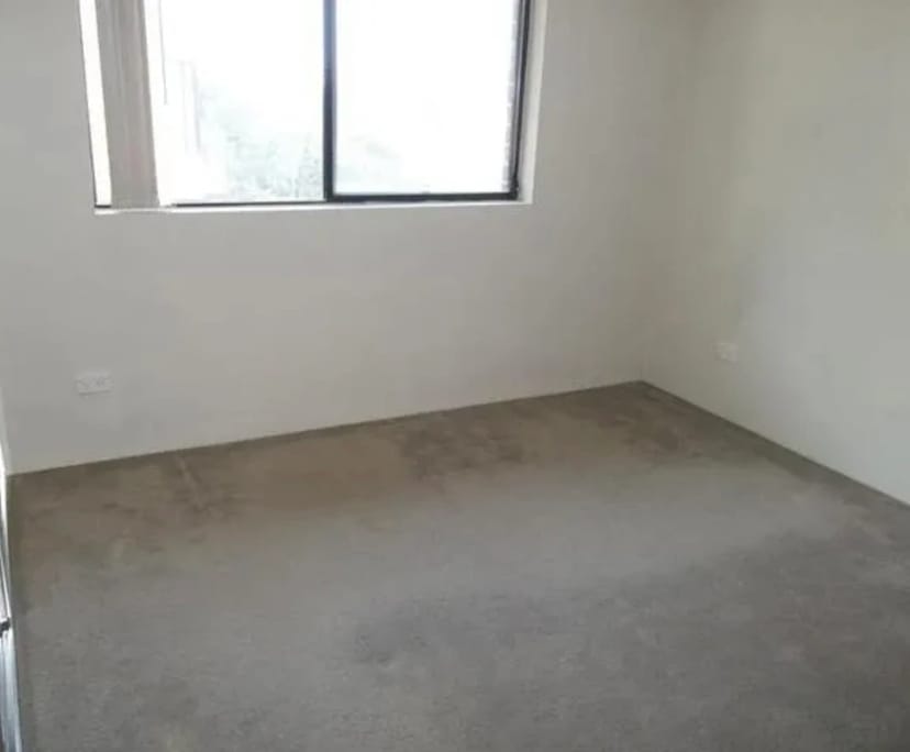 Unfurnished room with ensuite in a flatshare