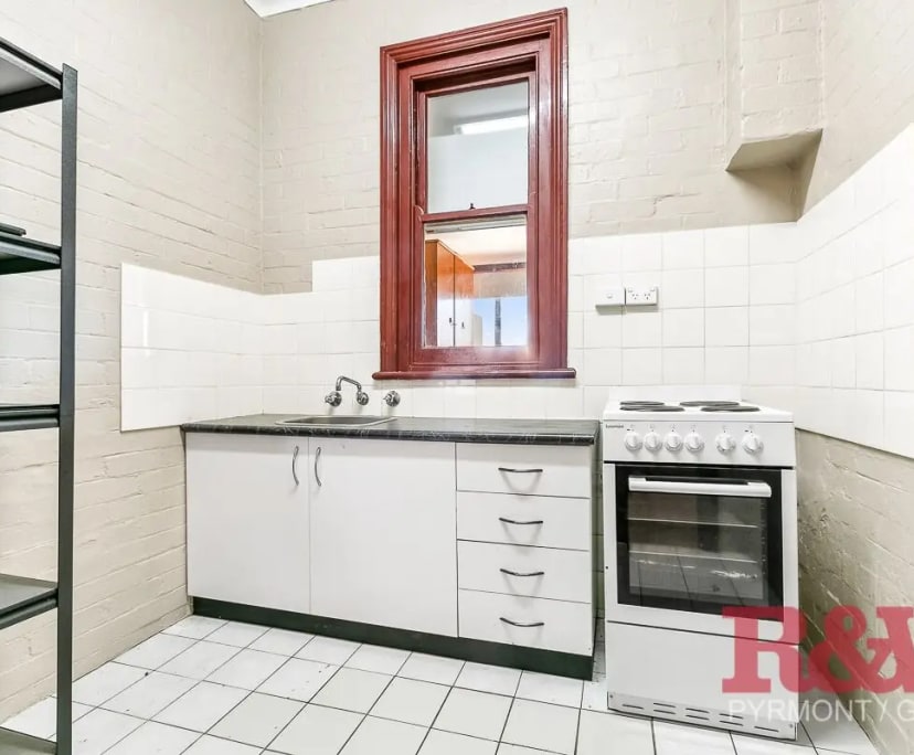 $350, 1-bed, 1 bathroom, Tempe NSW 2044