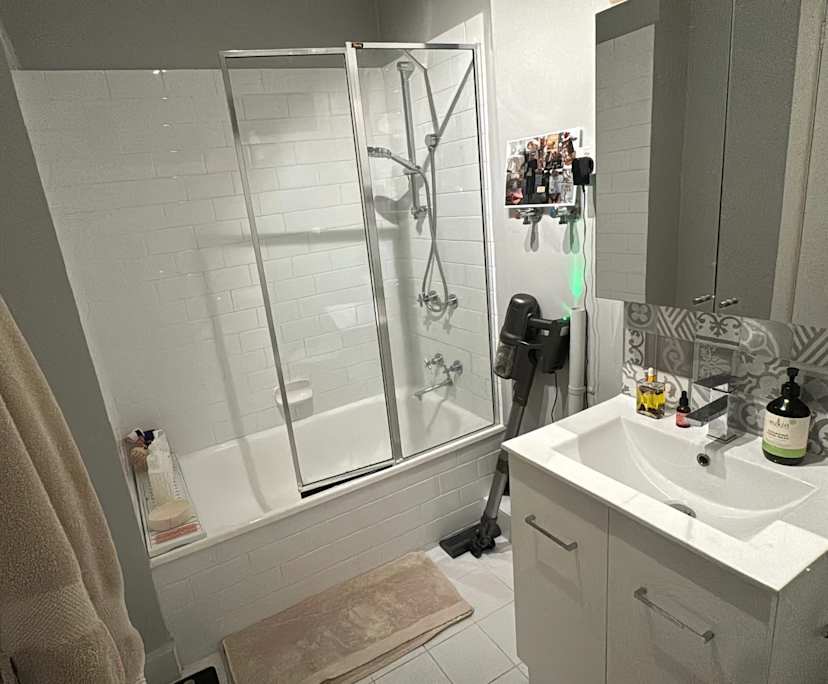 $350, Flatshare, 2 bathrooms, St Kilda VIC 3182