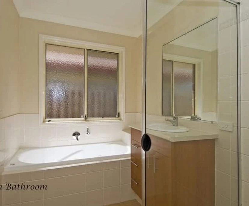 $275, Share-house, 4 bathrooms, Varsity Lakes QLD 4227