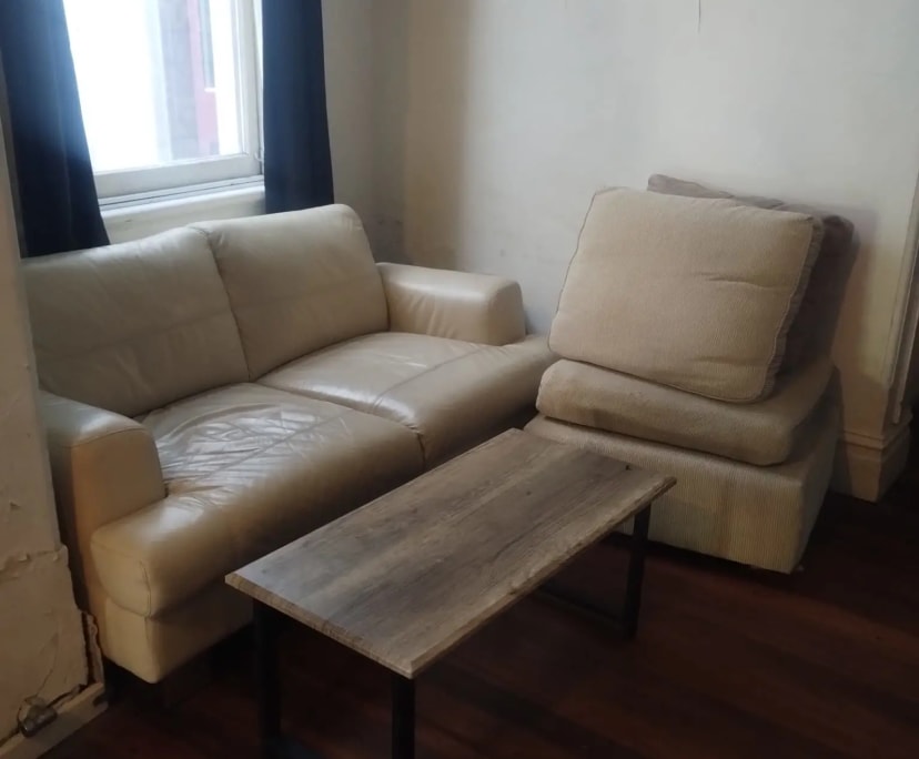 Furnished room in a share house