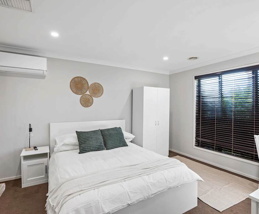 $300, Share-house, 6 bathrooms, Truganina VIC 3029