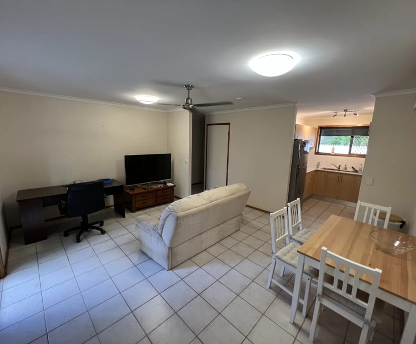 Room for Rent in Whitfield, Cairns 250, Furnished...