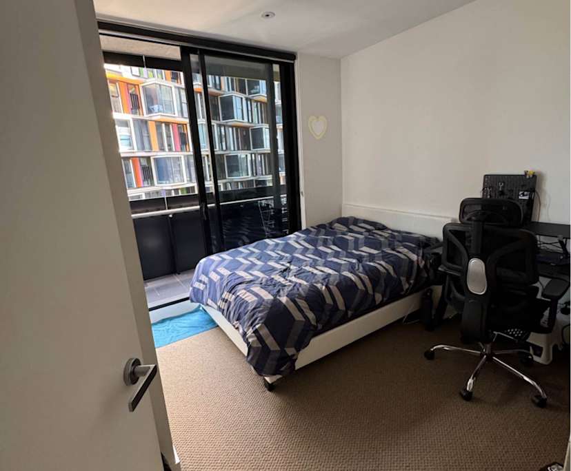 Furnished room with ensuite in a flatshare