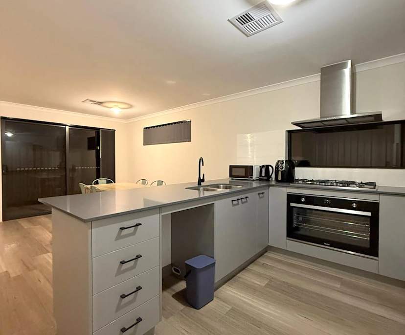 $375, Share-house, 4 bathrooms, Forrestfield WA 6058