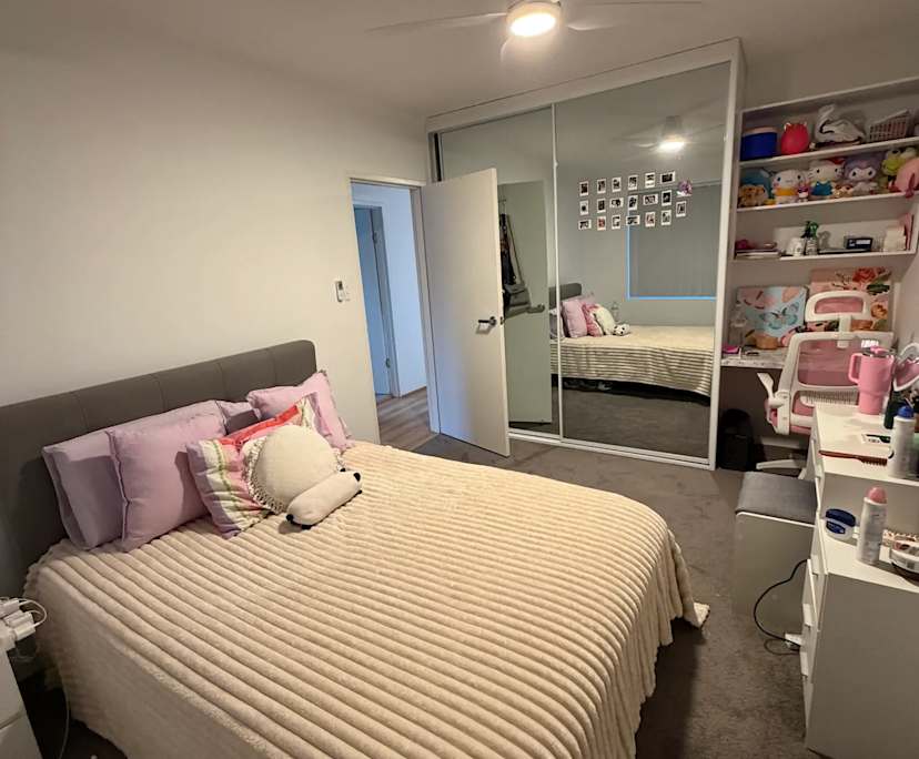 Furnished room in a flatshare