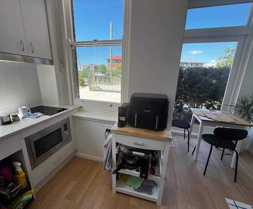 $380, Studio, 1 bathroom, Cooks Hill NSW 2300
