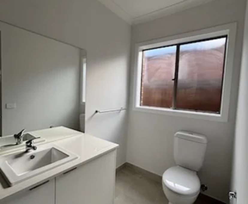 $230, Share-house, 3 bathrooms, Darley VIC 3340