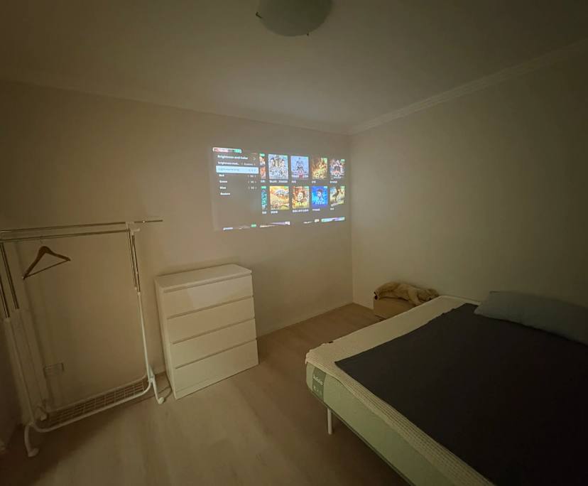 Furnished room in a flatshare