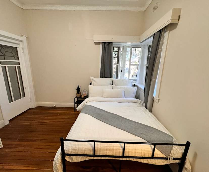 Furnished room in a flatshare