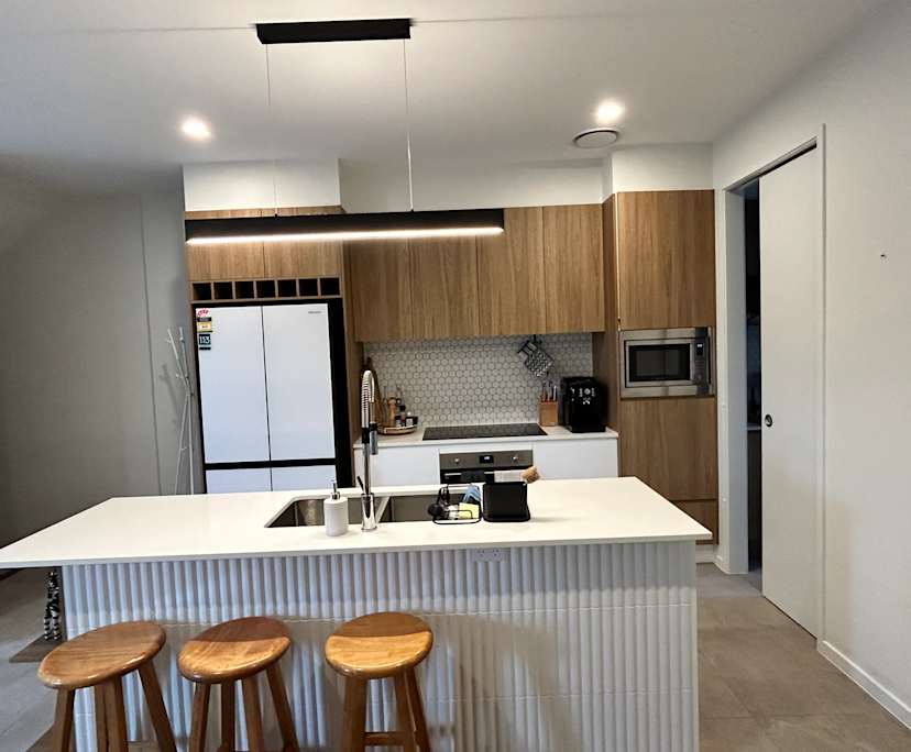 $380, Share-house, 3 bathrooms, Saint Lucia QLD 4067