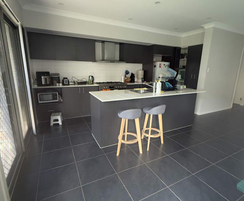 Room in a share house
