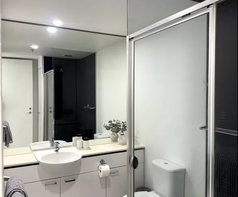 $800, 1-bed, 1 bathroom, St Kilda VIC 3182