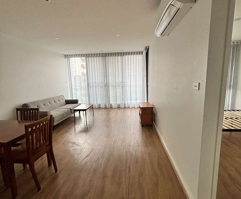 $465, 1-bed, 1 bathroom, Phillip ACT 2606