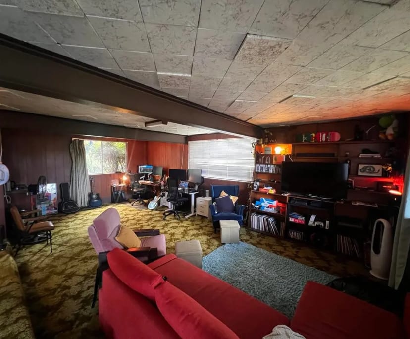 Unfurnished room in a share house