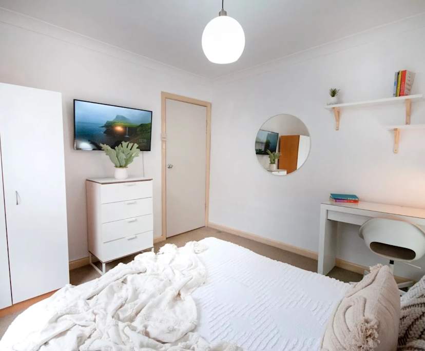 Furnished room in a share house